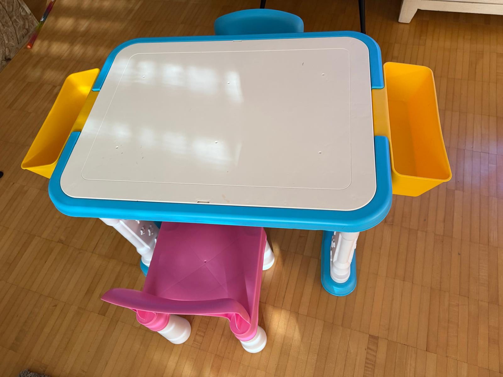 Tavoli: Kindertisch mit 2 stühlen Spieltisch , Duplo – Nuovo (secondo la descrizione) da Wiesendangen venduto da Tam_spano 1
