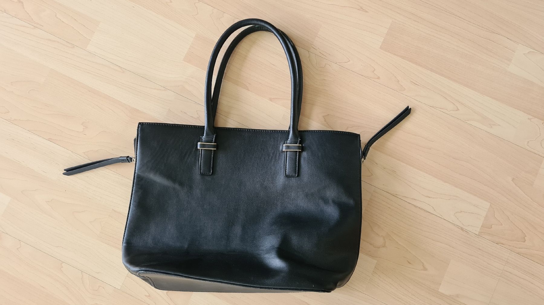 Taschen für Damen: Schwarze Tasche, Kunstleder, gut erhalten – Gebraucht aus Suhr von andreas_2008 3