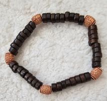 Armband Holz dunkel mit gemusterten Perlen 