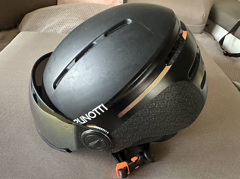 Caschi: BUNOTTI Skihelm mit Visier  – Usato da Stäfa venduto da DearDarling