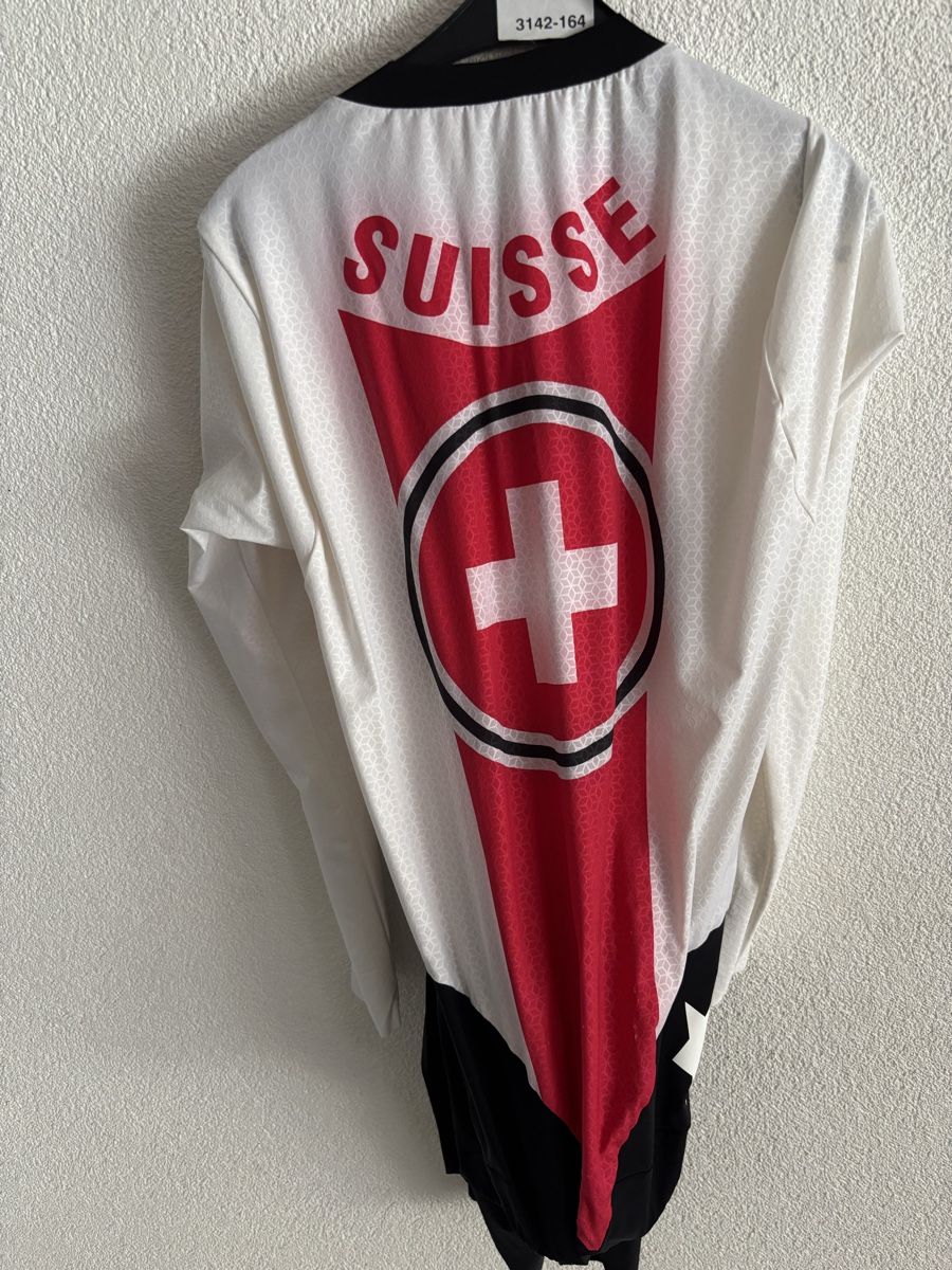 Assos Canottiere & Pantaloni: Combinaison Assos Équipe Suisse – Nuovo (secondo la descrizione) da Bassecourt venduto da arn_cgl2 1