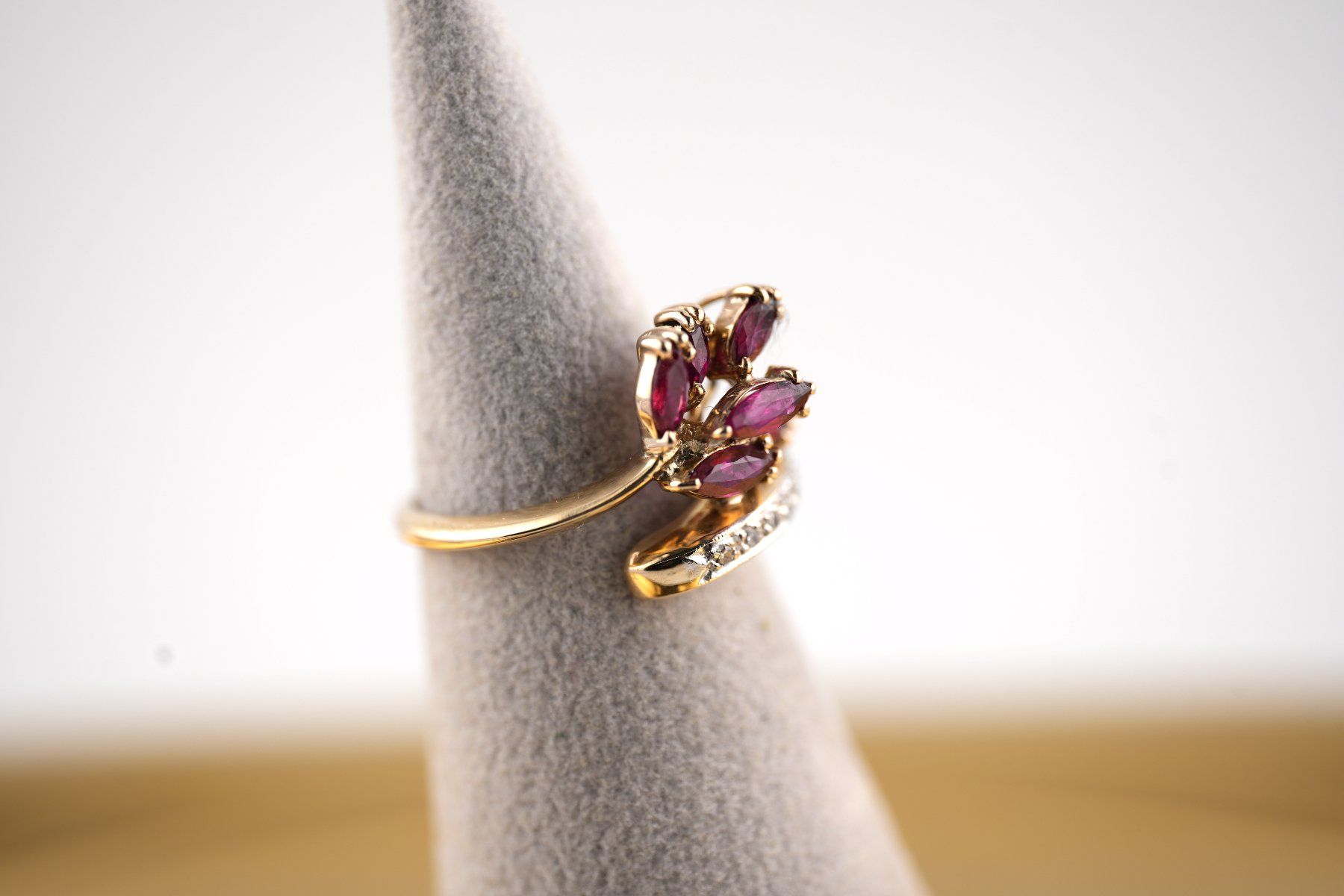 Anelli: Goldring mit Rubinen und Diamanten – Usato da Basel venduto da Vip24 1