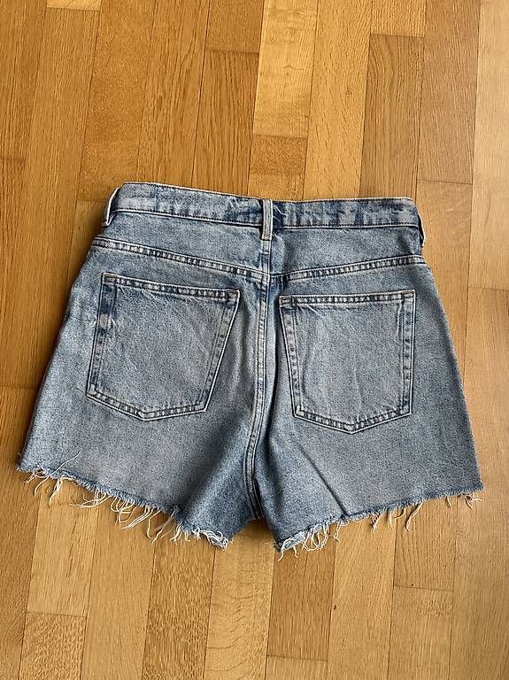 Jeans: Jeansshorts blau, Grösse EU 30 – Usato da Chur venduto da sim_c9lk 2