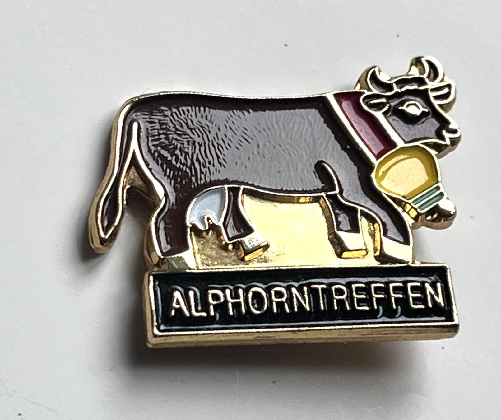 Placchette & Badge: Pin Kuh Alphorntreffen – Usato da Kriens venduto da TSCH1