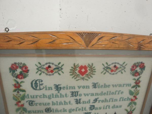 Poster & Bilder: Geschnitzter Holzrahmen mit Stickerei – Gebraucht aus Trachslau von post35 2