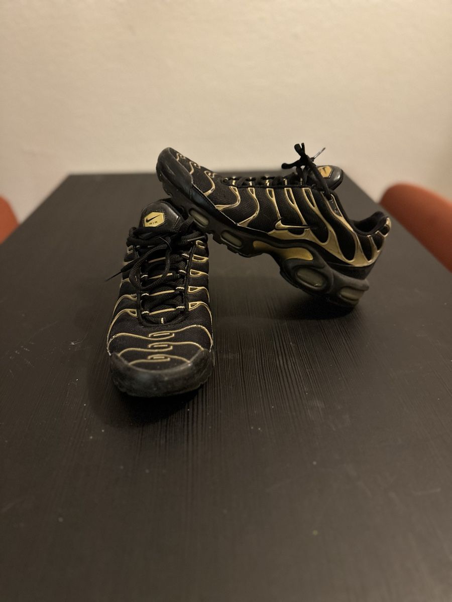 Nike Scarpe da uomo: Nike Air Max TN Taille 42 – Usato da Lausanne venduto da Tipouze