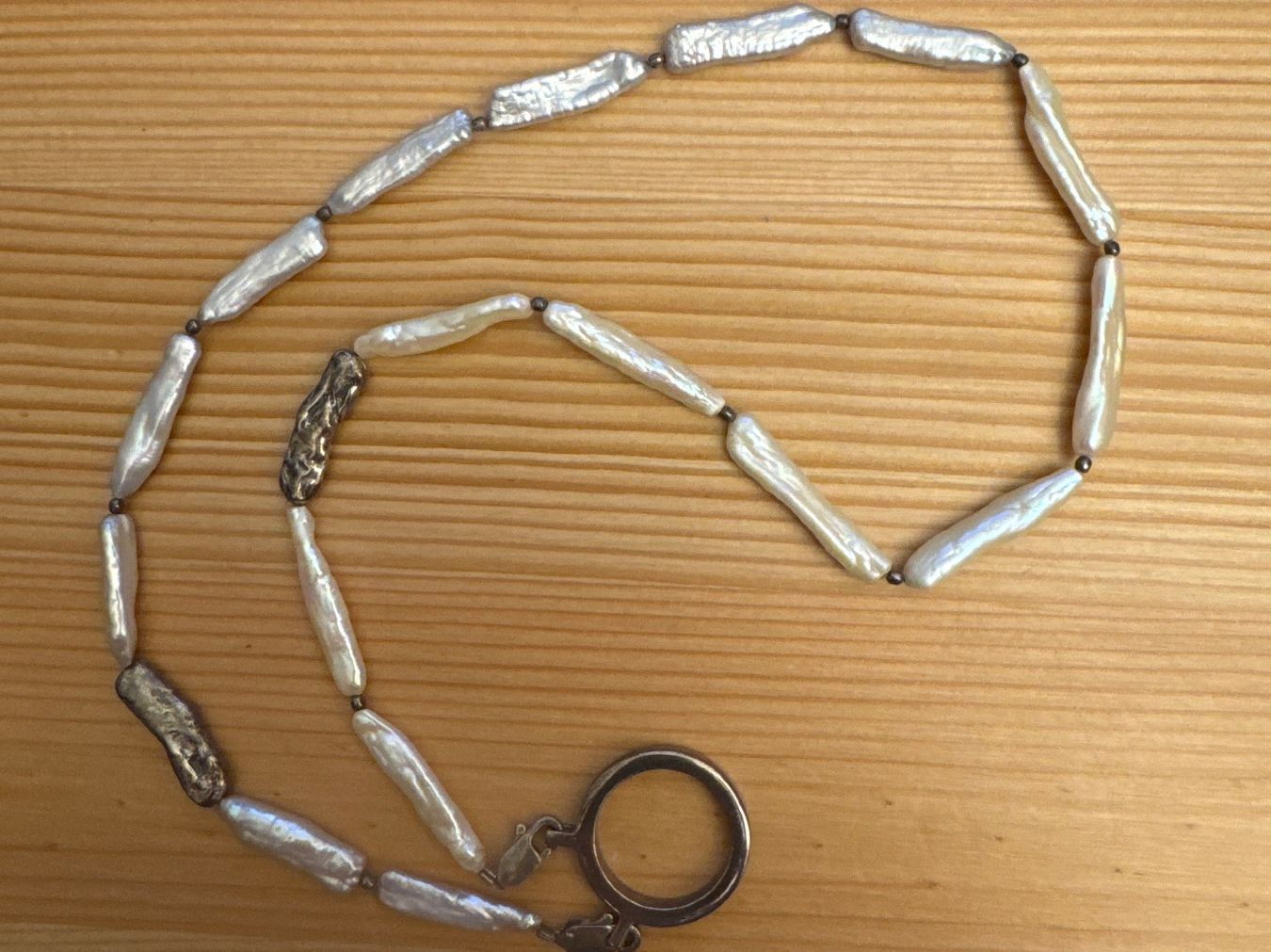 Catenine: Exotische Perlenkette mit länglichen Perlen und mit Perlmutt – Nuovo (secondo la descrizione) da Zürich venduto da Tarafo5