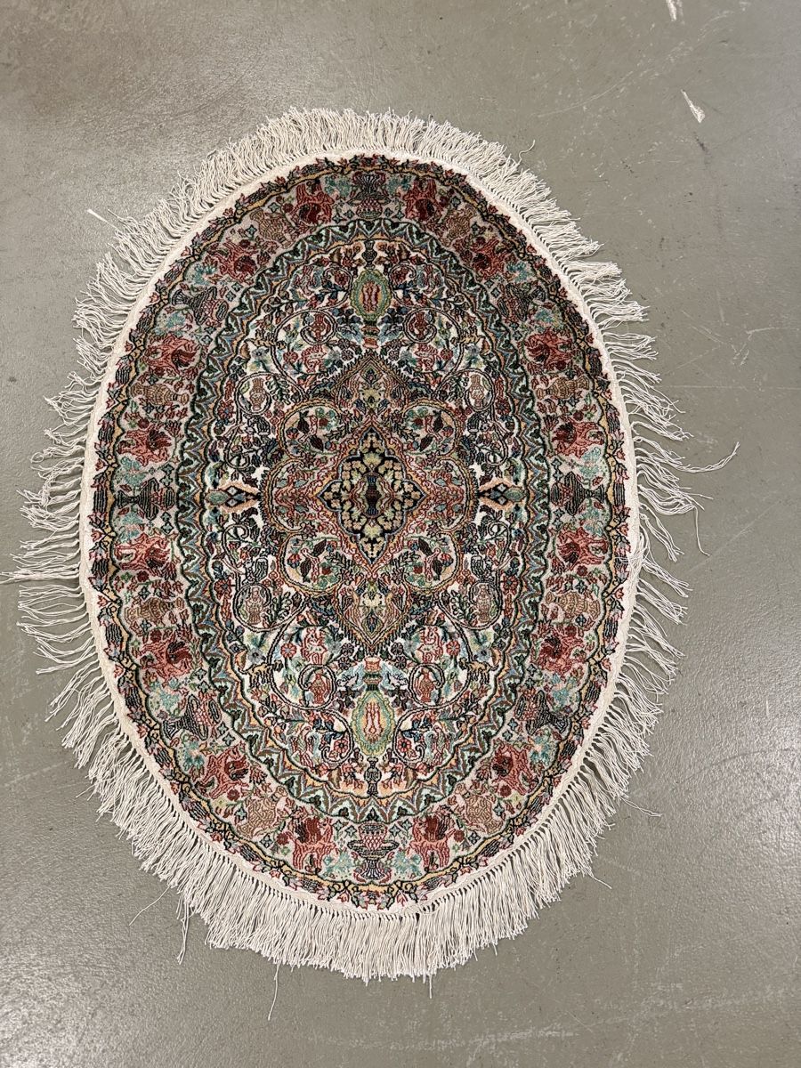 Teppiche: Orientalischer Teppich rund mit Fransen Seide – Gebraucht aus Strengelbach von RaenAntikDesign