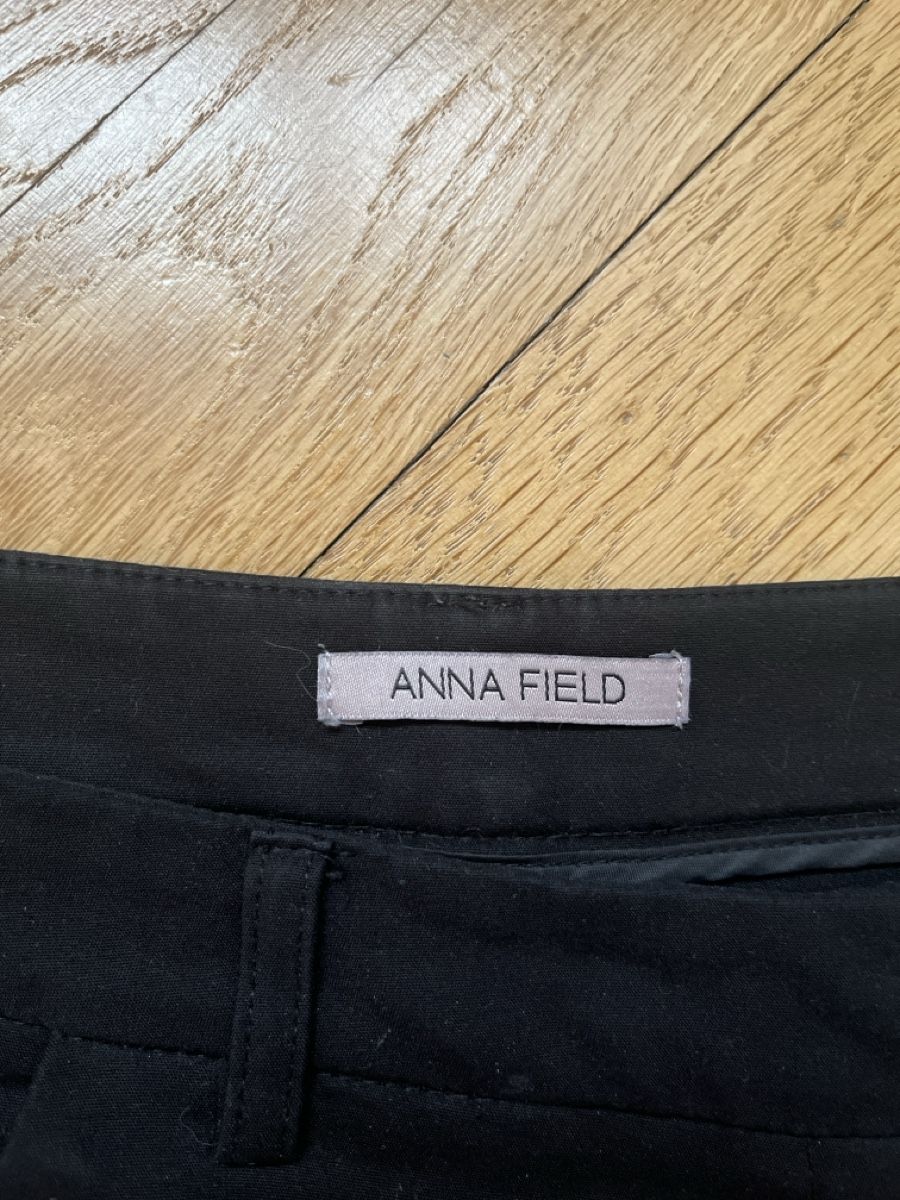 Pantaloni: Schwarze Anzugshose Straight Leg – Usato da Bern venduto da aleebii 1