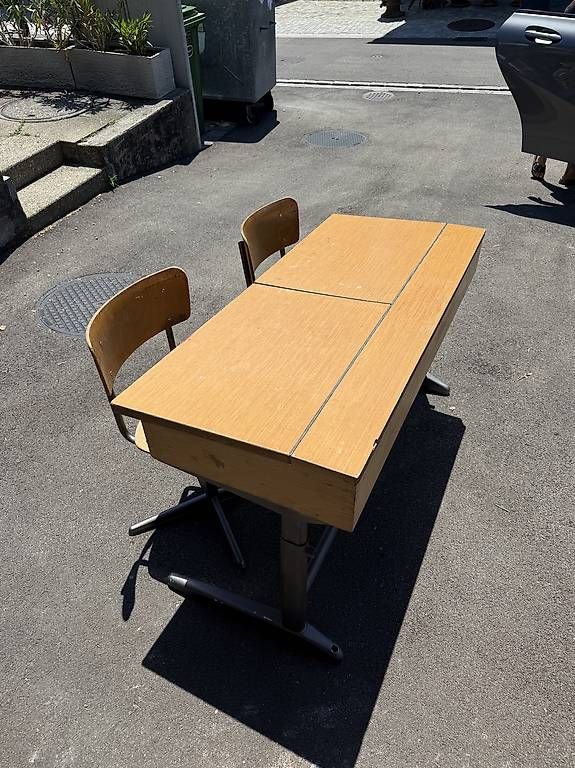 Schreibtische: Schulpult, Schreibtisch Kinder, Pult – Gebraucht aus Stäfa von mor_6xrg