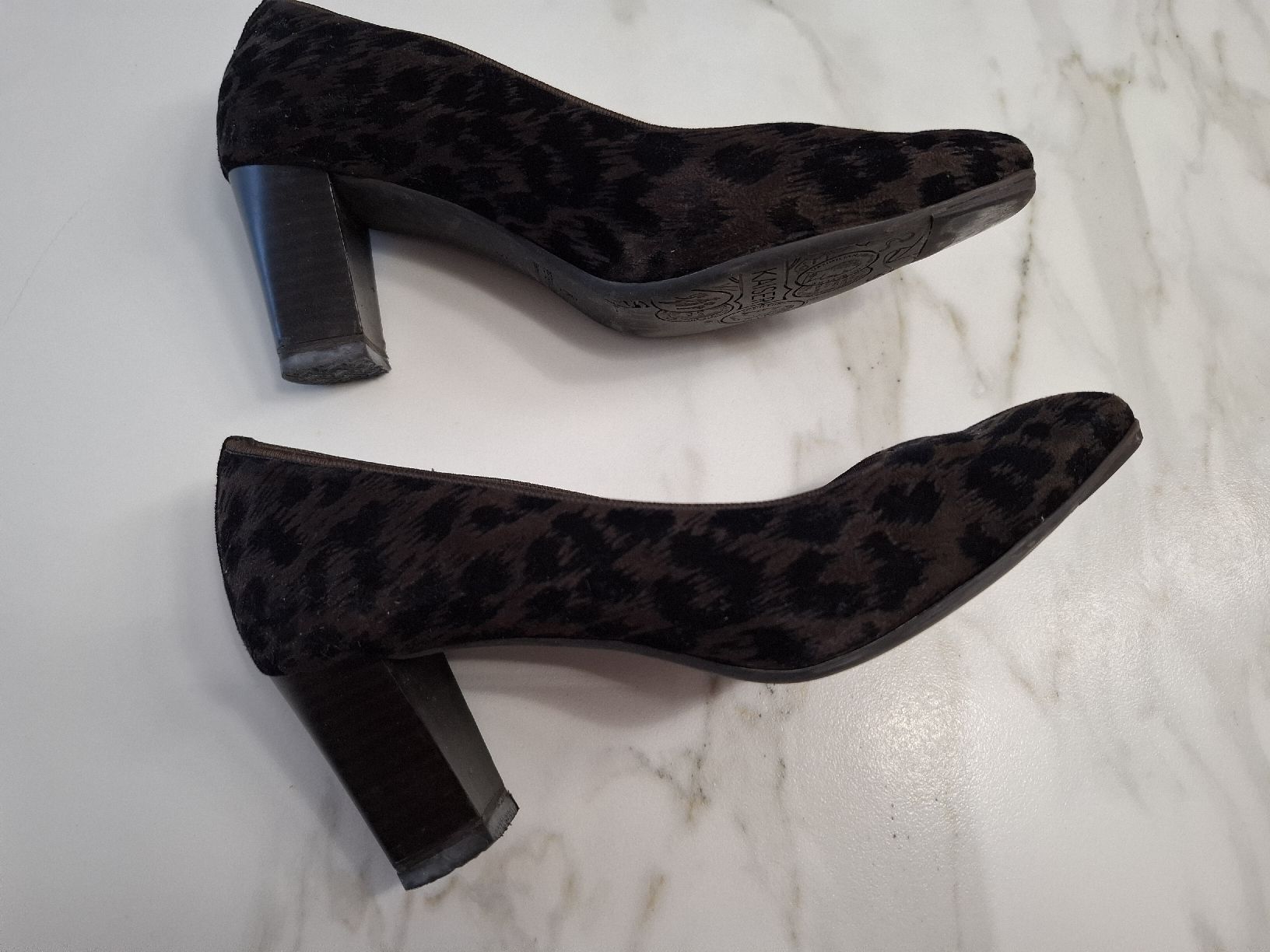 Kaiser Chaussures femmes: Escarpins Peter Kaiser 38 dessus velours léopard – D'occasion à Bulle par xixime 2