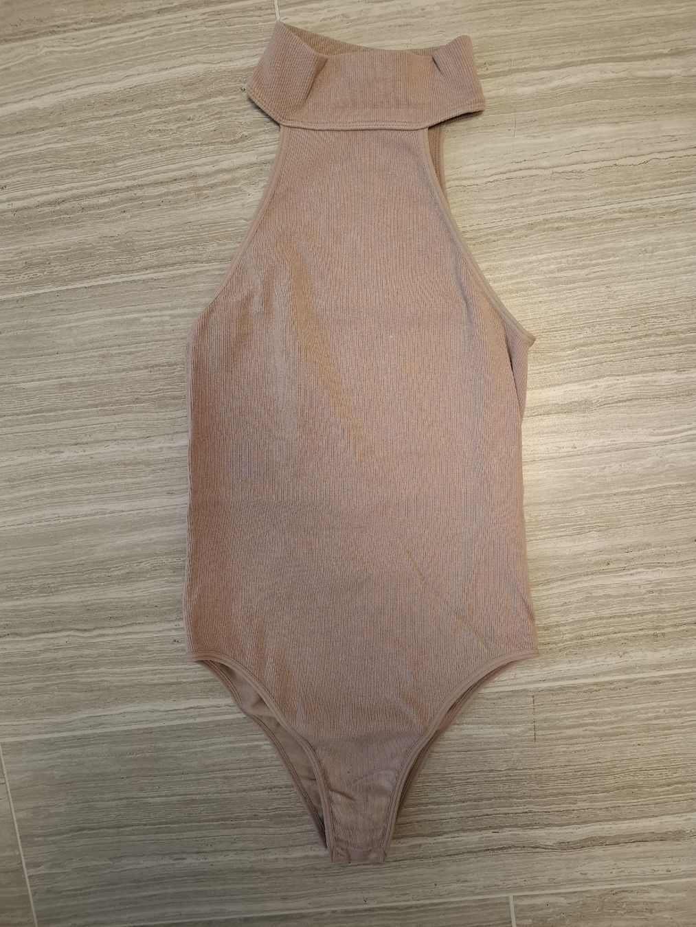 Zara Top: body beige avec col roulé – Usato da Ecublens FR venduto da ame_y8tq
