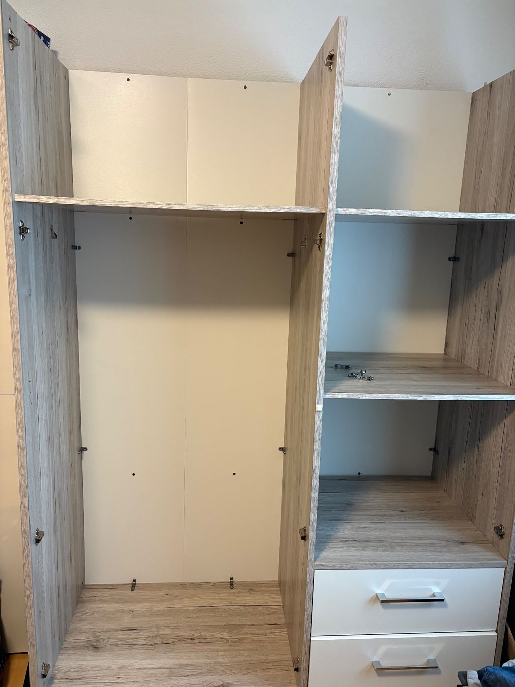 Schränke: Massiver Holzschrank – Neu (gemäss Beschreibung) aus Thalheim von Strawberry91 1
