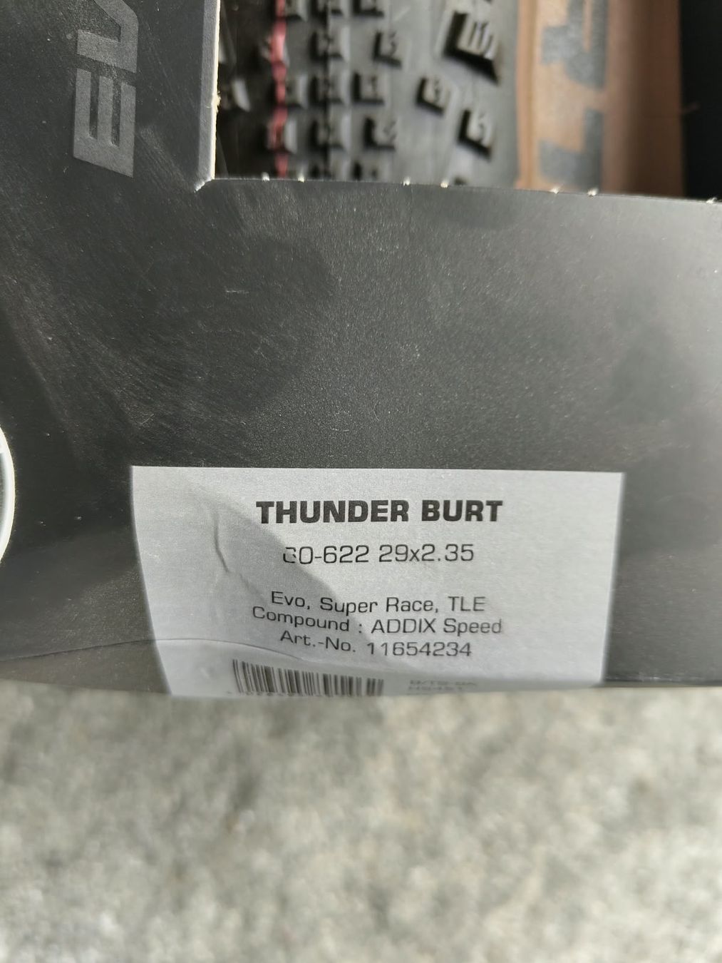 Pneus & Roues: Schwalbe Thunder Burt 29x2.35 – Neuf avec emballage d'origine à Appenzell Steinegg par Knechtle 1