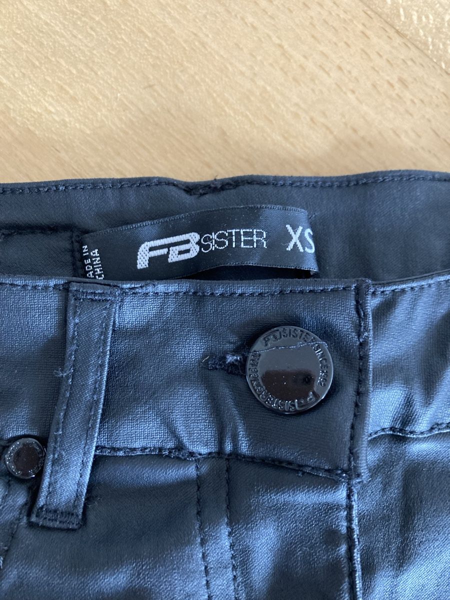 Hosen: Hose Kunstleder Damen Gr XS – Gebraucht aus Rickenbach ZH von Vanijo 2