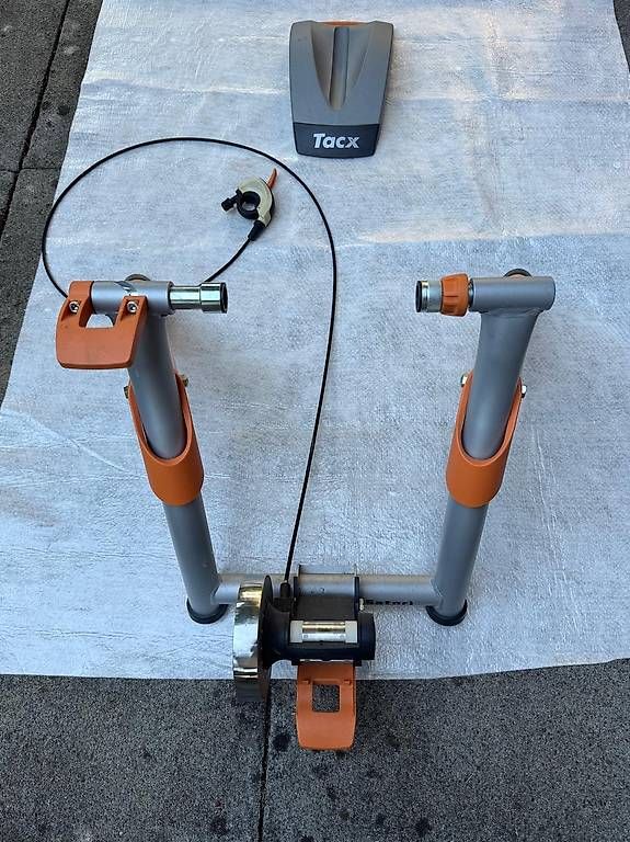 Vélos d'appartement: Tacx Satori Rollentrainer – D'occasion à Gattikon par finebooks