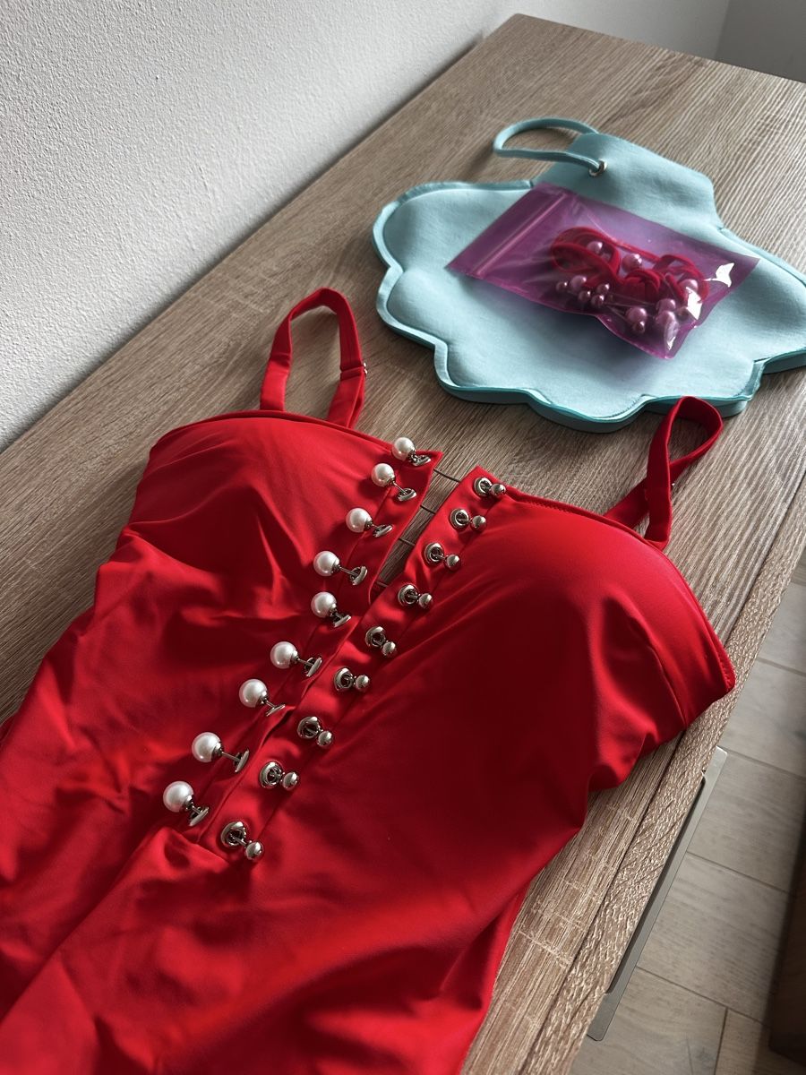 Costumi da bagno & Bikini: Badeanzug Rot mit Perlen-Schnürung Gr. S – Nuovo e nell'imballaggio originale da Biel/Bienne venduto da len_9tlh 2