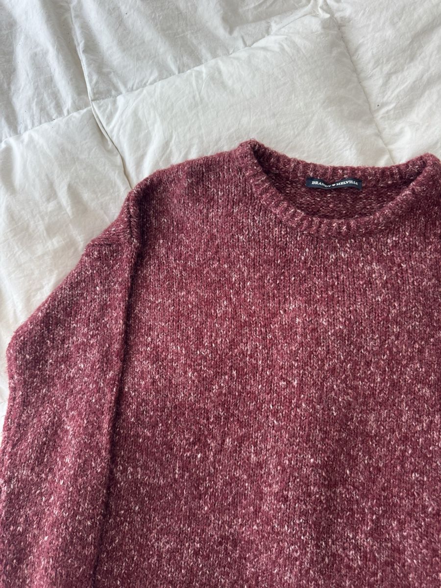 Brandy Melville Pullover & Sweatshirts: Pull Brandy Melville bordeaux chiné taille unique – Gebraucht aus Genève von lejardindesvetements 1