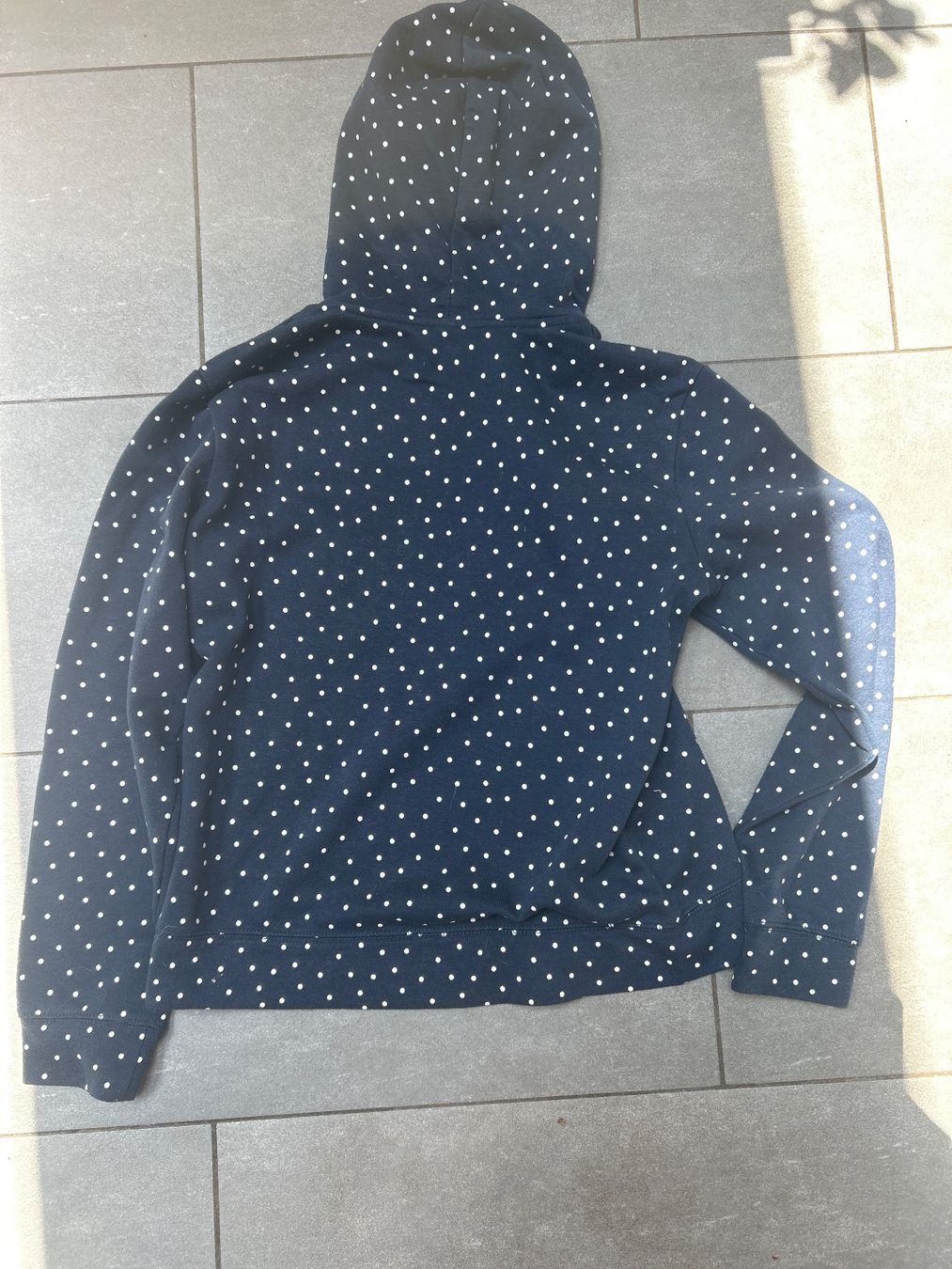 Pulls & Sweat-shirts: Kapuzenjacke Gr. M – D'occasion à Iseltwald par Waldisch 3