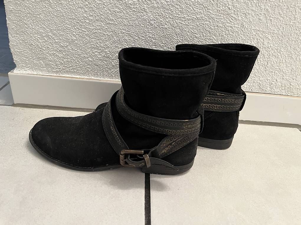 Damenschuhe: Stiefel Gr. 37 – Gebraucht aus Hallwil von Hurrlibus7 1