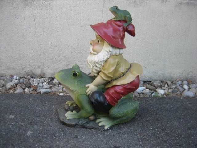 Statuette: Gartenzwerg mit Frosch – Usato da Winterthur venduto da pf02