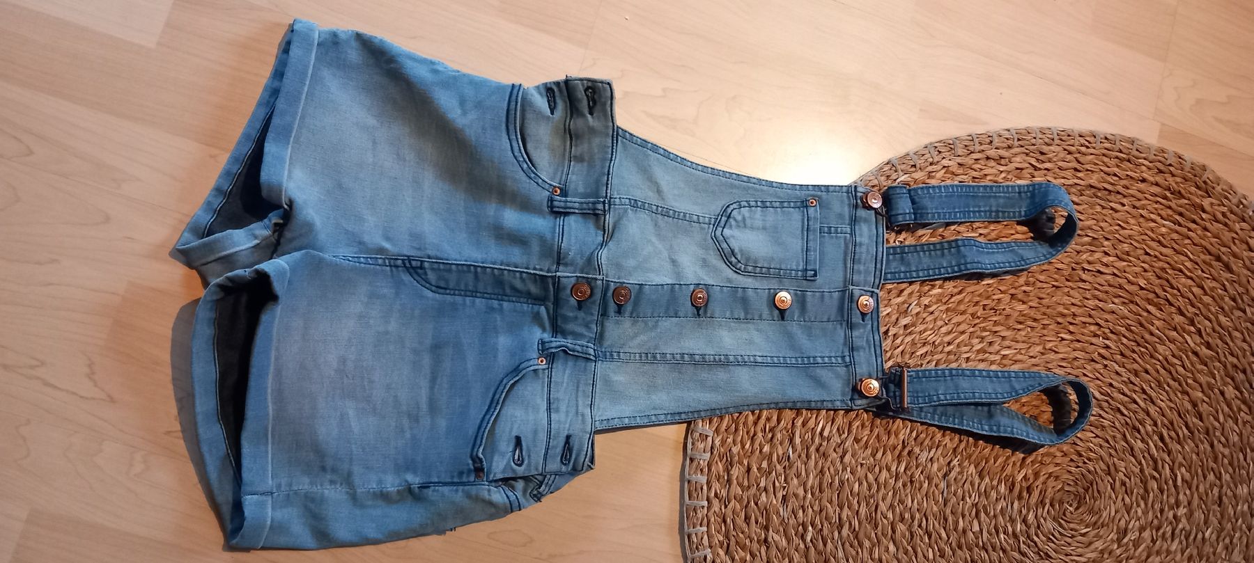 H&M Jeans: Jeanslatzhose Gr.38 Divided – Nuovo (secondo la descrizione) da Rebstein venduto da bestforyou