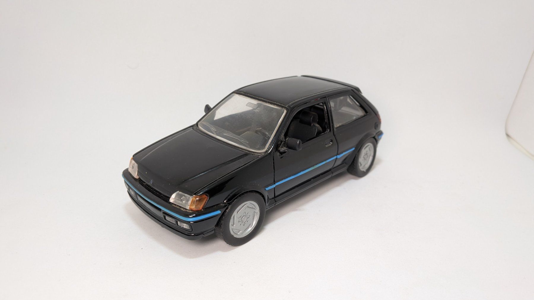 Ford Modellini d'auto: 1:24 Ford Fiesta Schabak – Usato da Cugnasco venduto da AndyAlfa