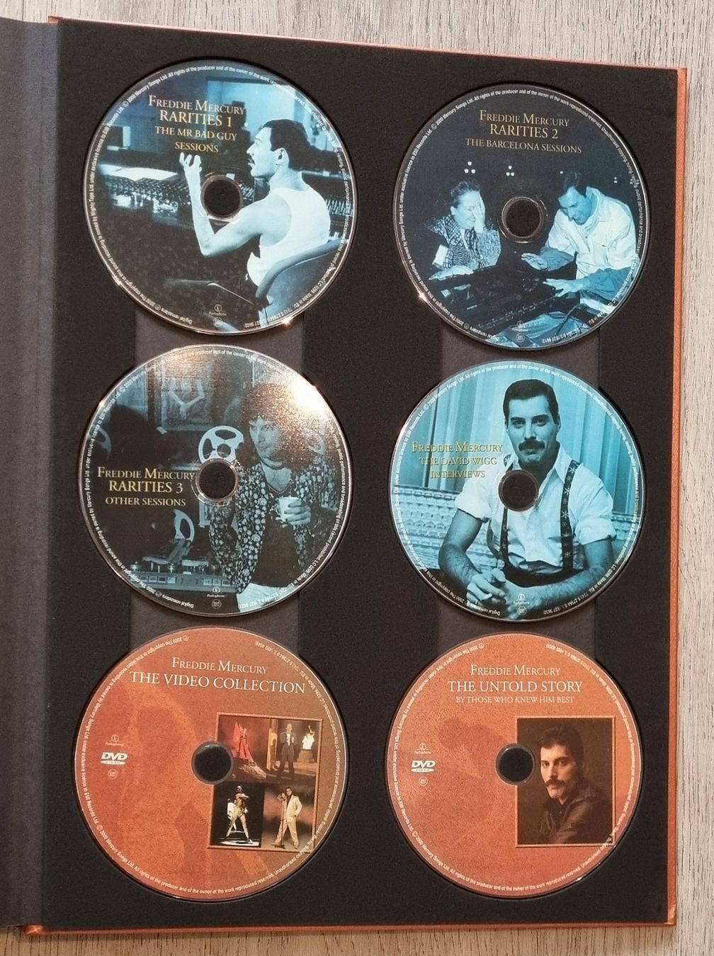 CDs: Queen Freddie Mercury Solo Collection Box Set 10 CD + 2 DVD – Gebraucht aus Walterswil SO von Clavis2503 2