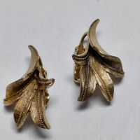 Vintage Coro Ohrclips vergoldet Blumen / Lilien Design #C1