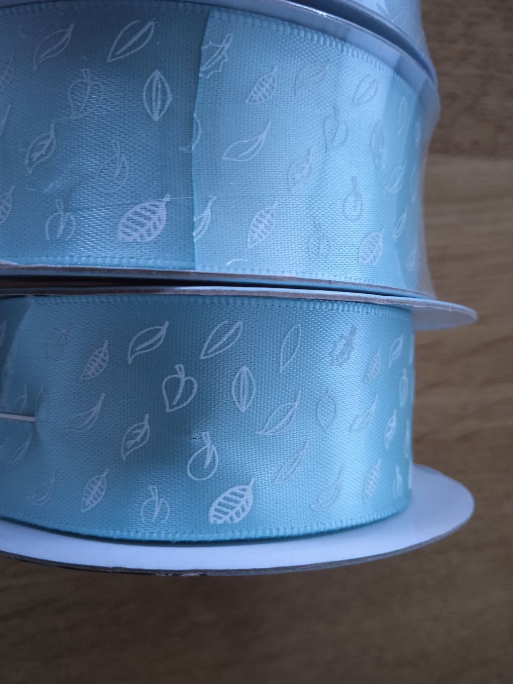 Nastri decorativi: Geschenkband hellblau mit weissen Blättern – Usato da Rothrist venduto da MaSa82 1