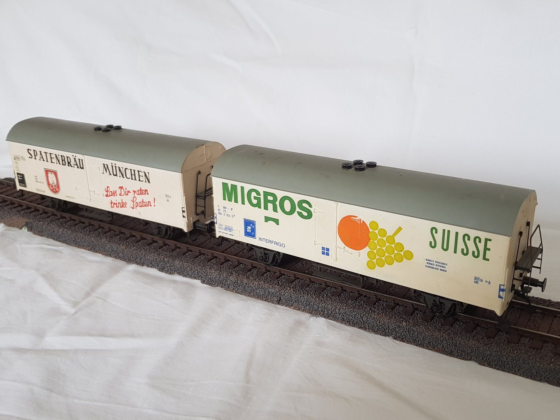Rivarossi Modelleisenbahnen: 2 Rivarossi Bastelwagen – Gebraucht aus Luzern von inca55