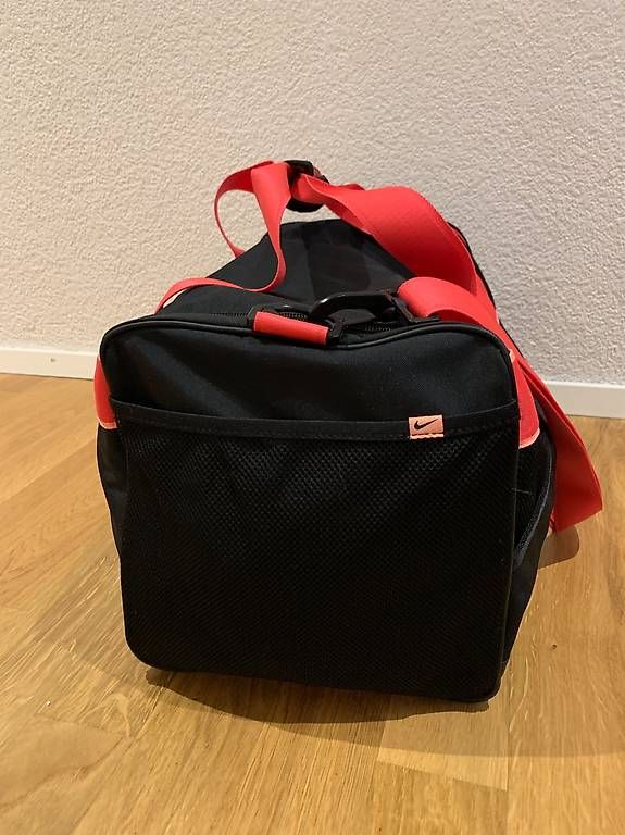 Taschen: Nike Sporttasche rosa – Gebraucht aus Hindelbank von sarahcw 2