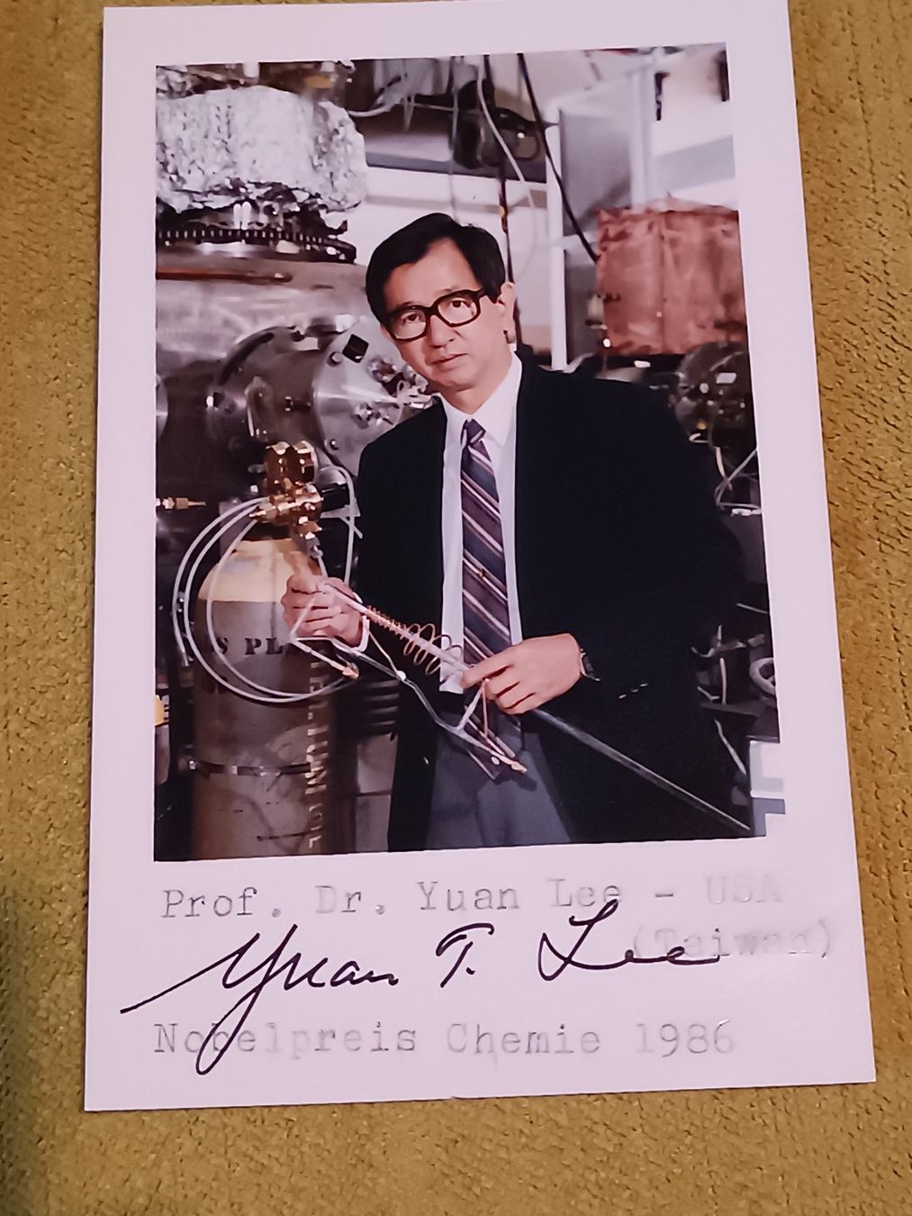 Autografi: Yuan T. Lee - Nobelpreis - handsigniert – Usato da Menziken venduto da Artographs