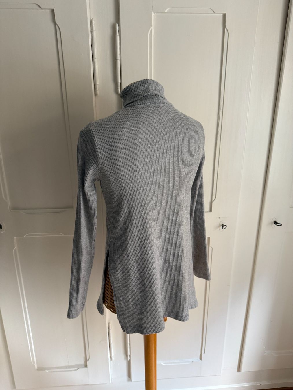 Pulls & Sweat-shirts: Rollkragenpullover hellgrau gerippt XS – D'occasion à Zürich par Diazaio 2