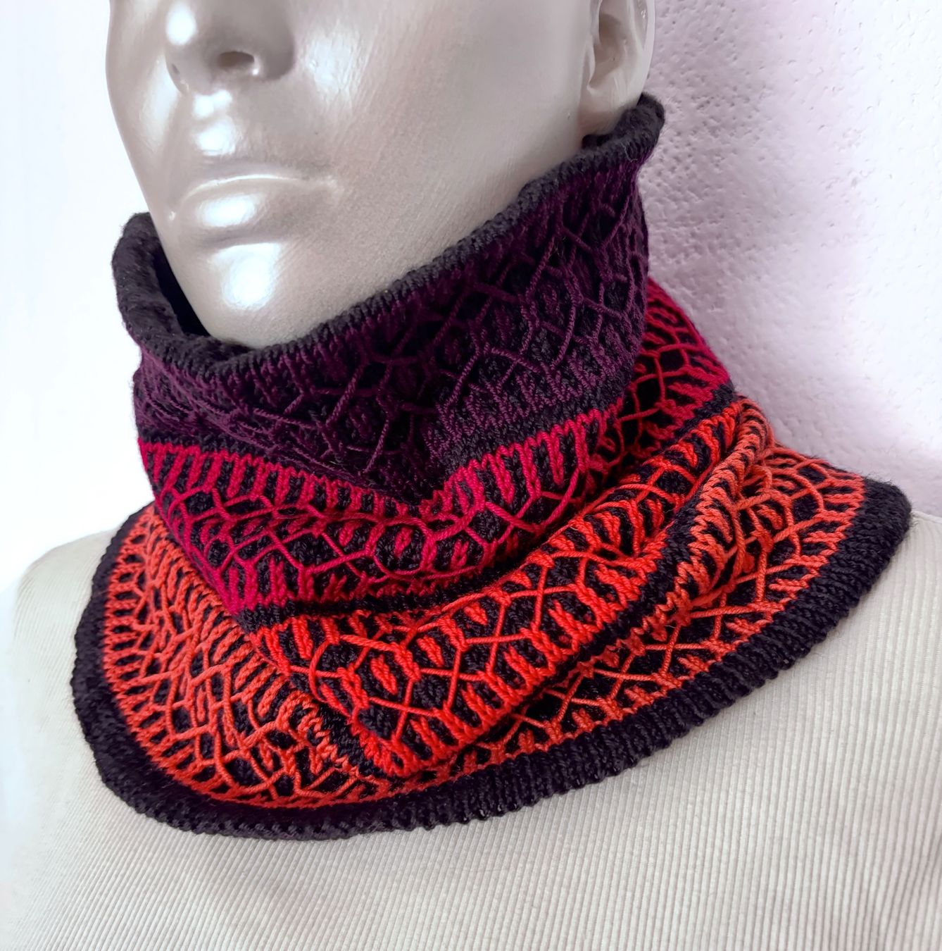 Foulard & Sciarpe: Halswärmer, Kragenschal, Loop, handgestrickt – Nuovo e nell'imballaggio originale da Fislisbach venduto da handglismet 3