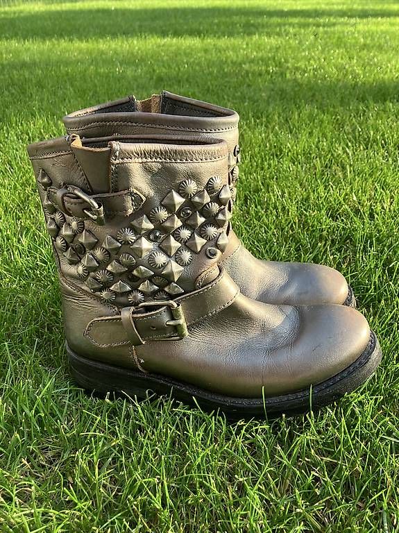 Damenschuhe: Ash Ankle Boots Gr.38, mit Nieten  – Gebraucht aus Lyss von stubenwagen 2