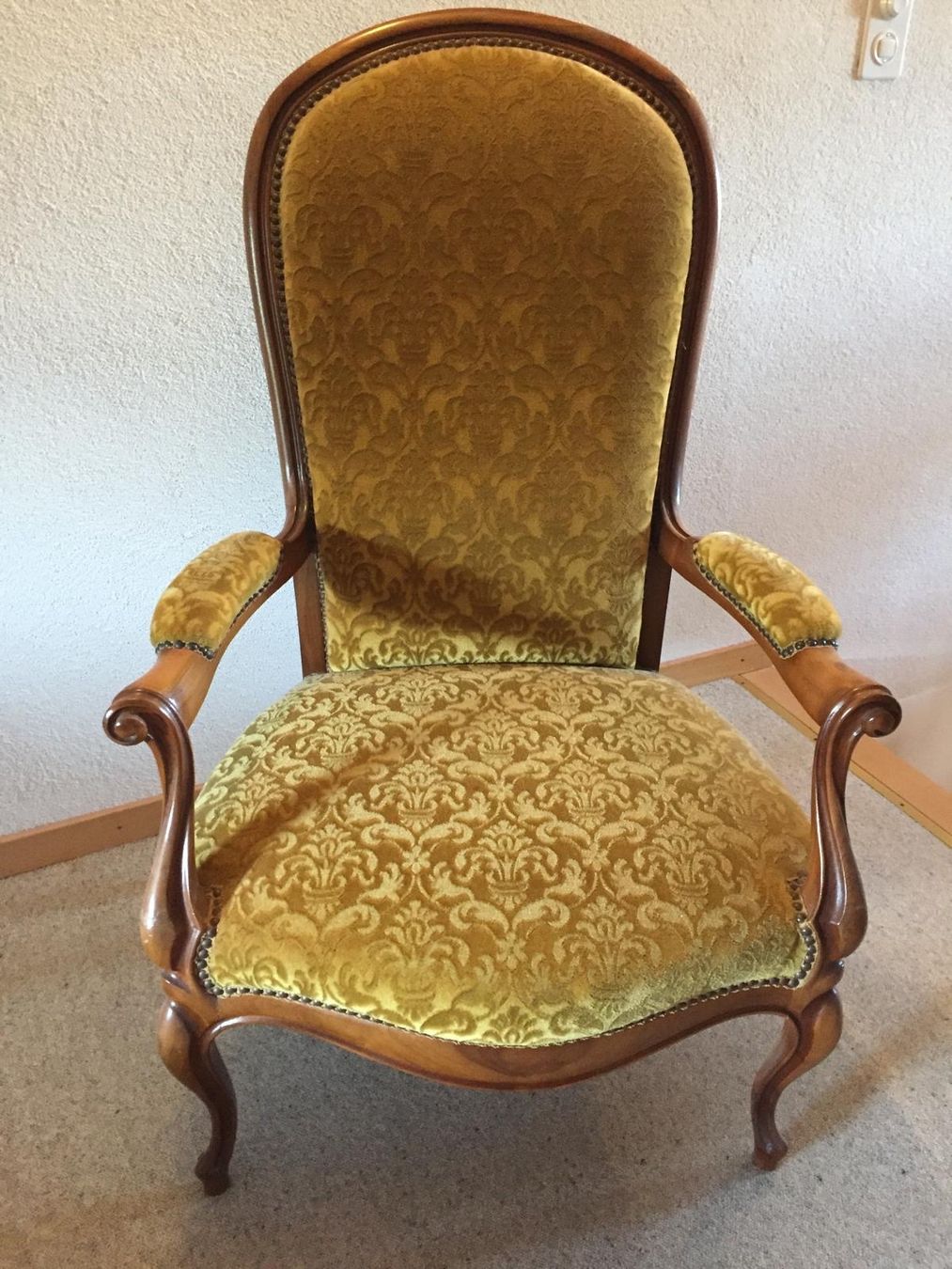 Poltrone: Antiker Sessel mit Fusshocker – Usato da Magden venduto da Jackevaro 1