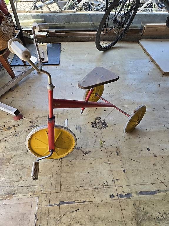 Veicoli per bambini: Vintage Dreirad  – Usato da Biel/Bienne venduto da Rouf7 1