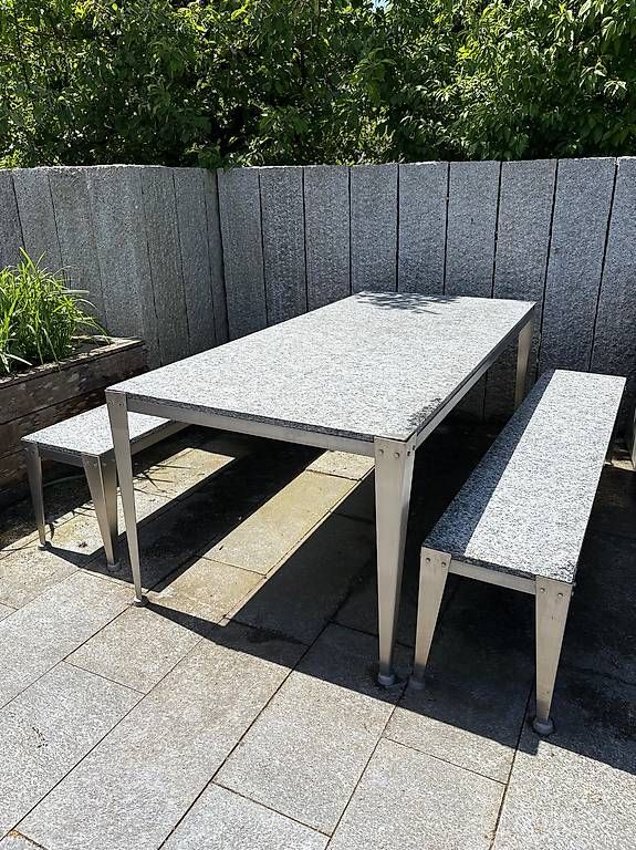 Set di tavolo e panche: Granit Tisch und Bänke – Usato da Wallisellen venduto da anu_l6xw
