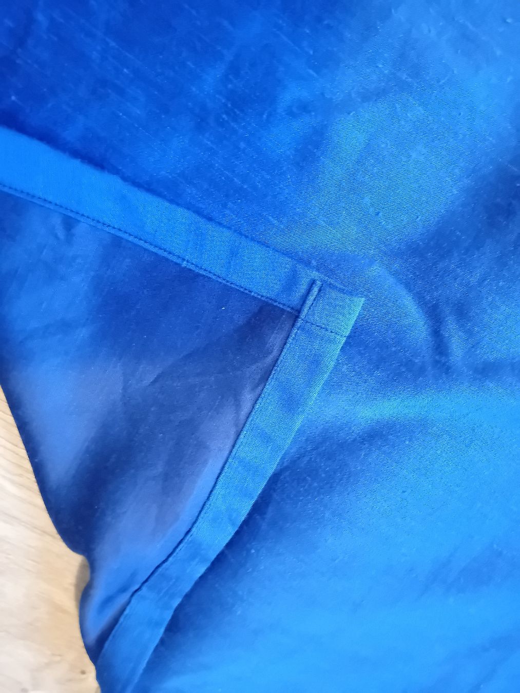 Tessuti: blaues Tuch aus eventuell Rohseide – Usato da Zürich venduto da Gillheri 1