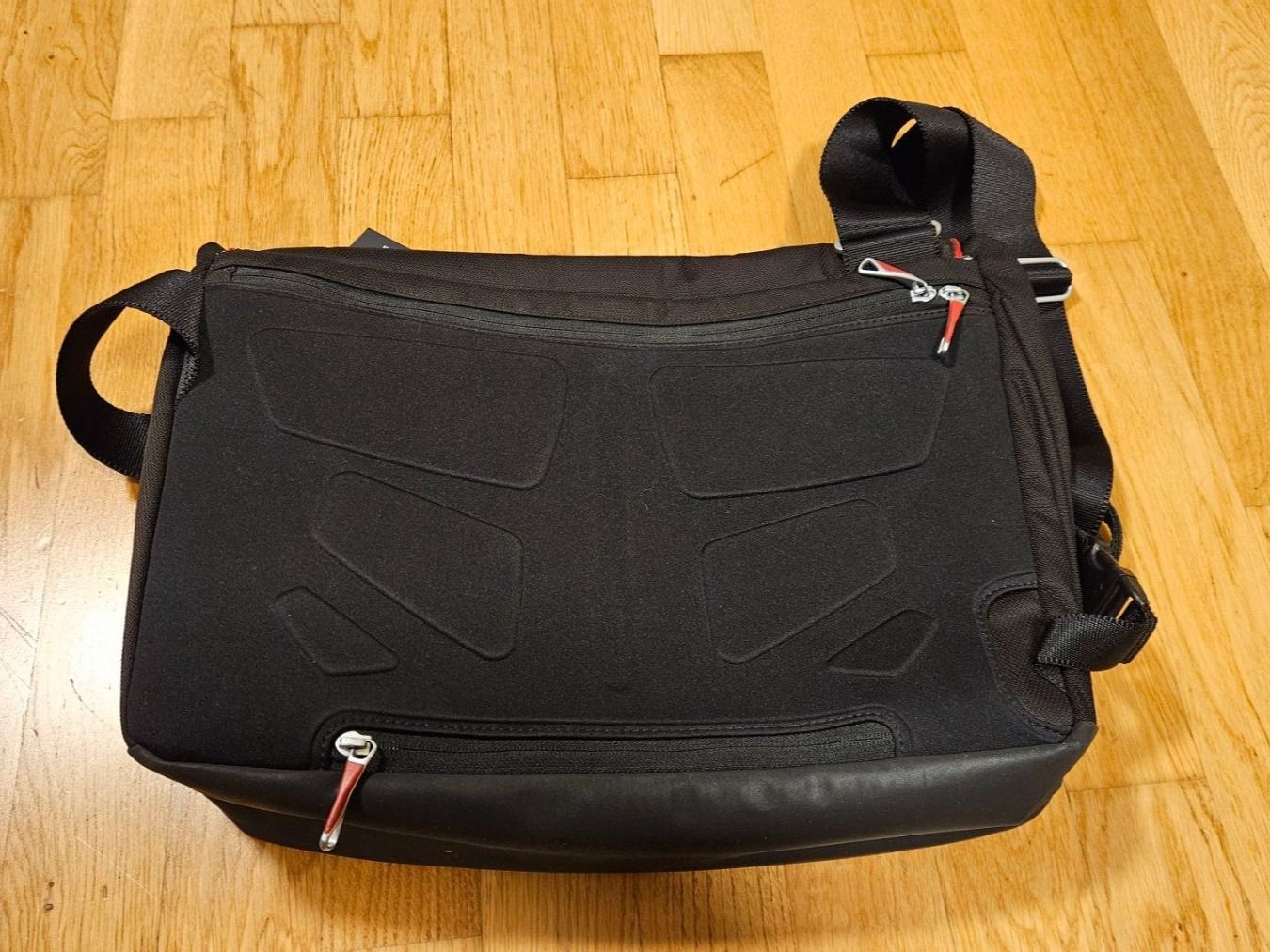 Tumi Borse: Tumi x Ducati Multistrada Messenger Bag – Nuovo (secondo la descrizione) da Uitikon Waldegg venduto da UitiZH 2