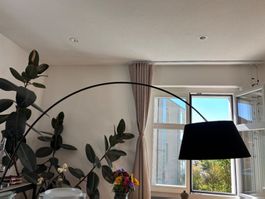 Grosse Bogenlampe schwarz goldfarben guter Zustand