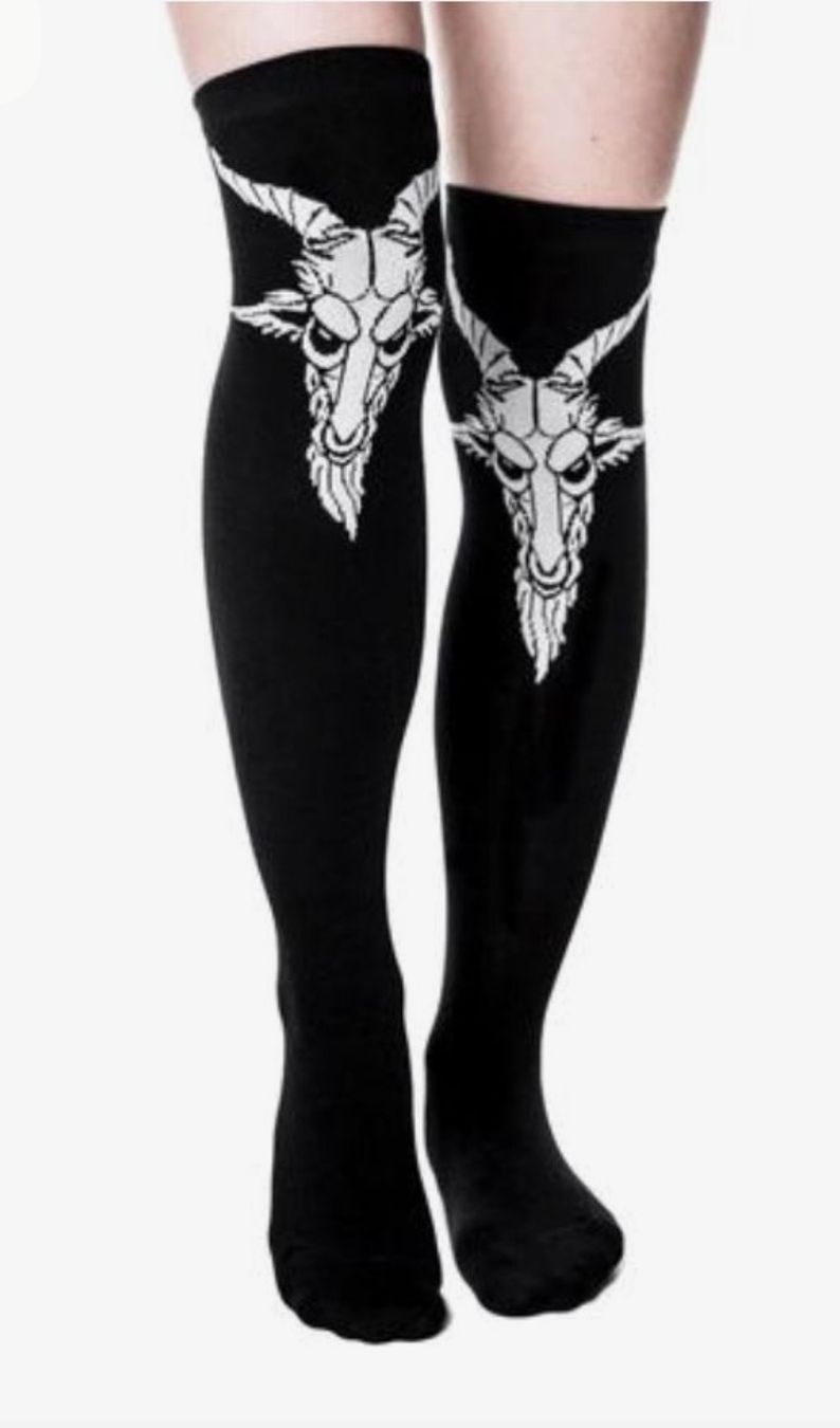 Socken: 2 Paar Long Socks von Killstar – Neu und originalverpackt aus Zürich von Immoertel 2