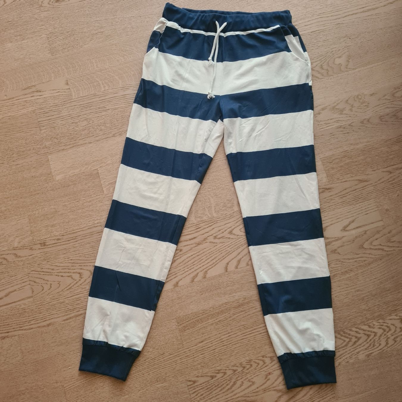 Completi & Tailleur: Damen 2 teiligerTrainings Anzug Gr. M – Usato da Steinen venduto da turbogeiss99 2