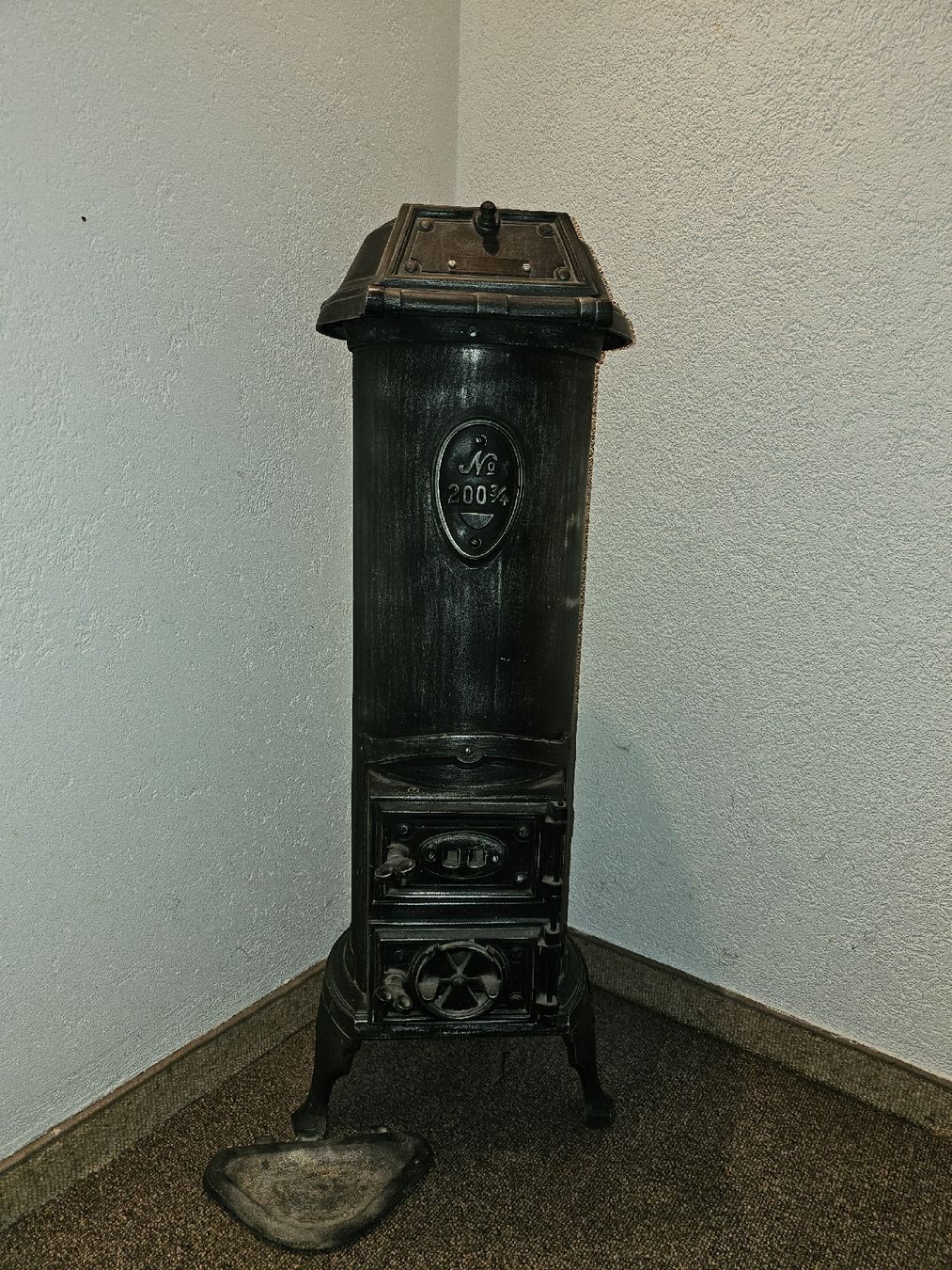 Autres meubles anciens: Sägemehl-/Kanonenofen – D'occasion à Meisterschwanden par Hummer21
