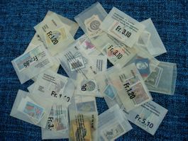 73 Täschchen Briefmarken aus der ganzen Welt **+gestempelt