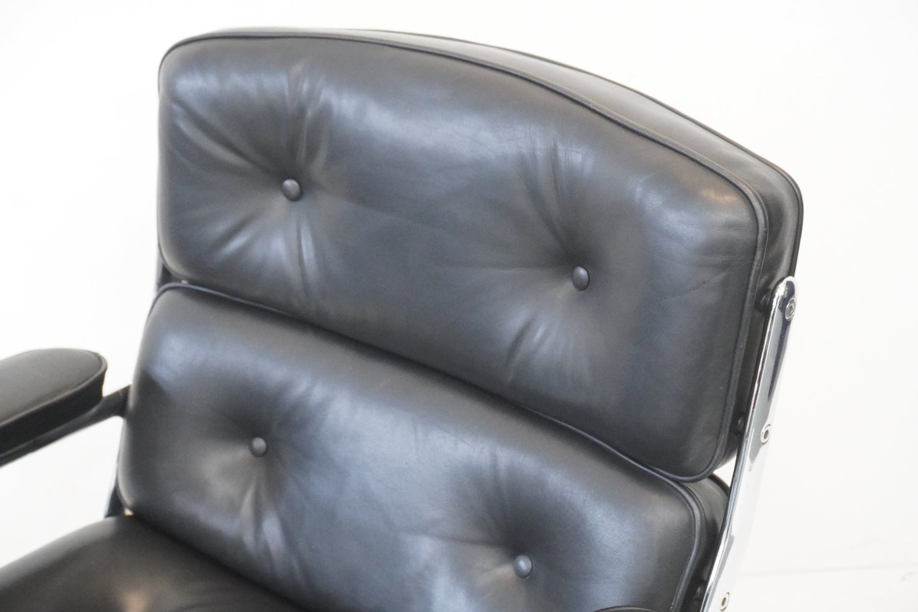 Vitra Poltrone: Vitra Eames Lobby Chair ES104 nero – Usato da Bad Zurzach venduto da QLASSIQ 5