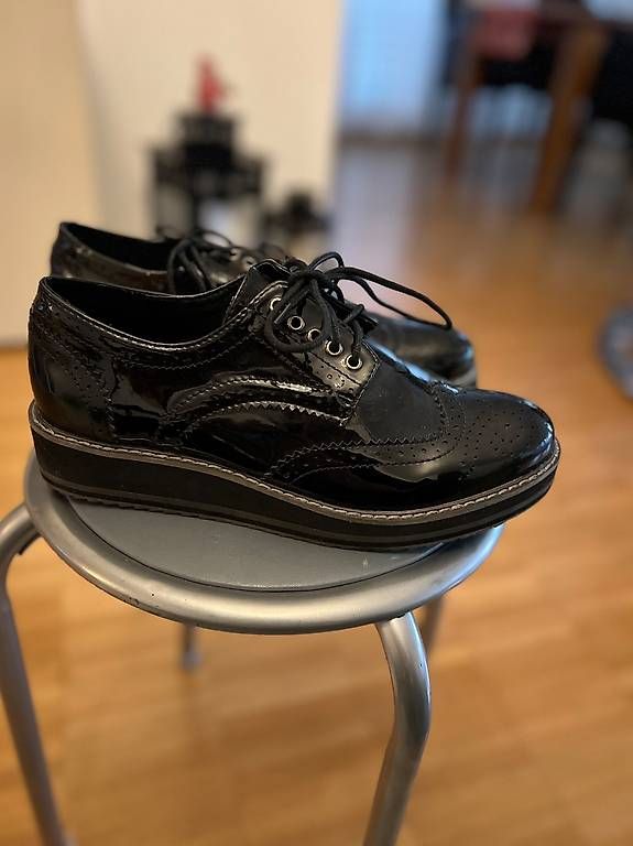 Scarpe da donna: Schwarze elegante Damenschuhe – Usato da Luzern venduto da CooperX 1
