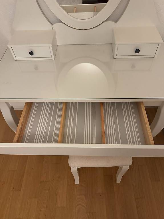 Ikea Tavoli da trucco: Schminktisch  mit Stuhl - IKEA Hemnes – Usato da Neuenkirch venduto da MMiTech 1