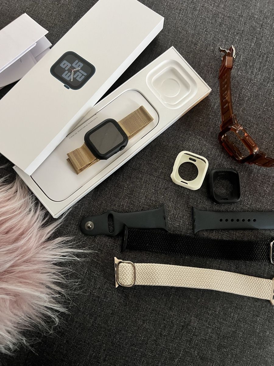 Apple Smartwatch: APPLE Watch SE 40mm schwarz – Usato da St. Gallen venduto da deborahM95
